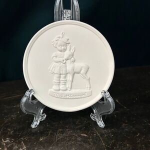 Signed 1986 Goebel M.I. Hummel Friends Festival Plaque Eaton Ohio Medallion Skro